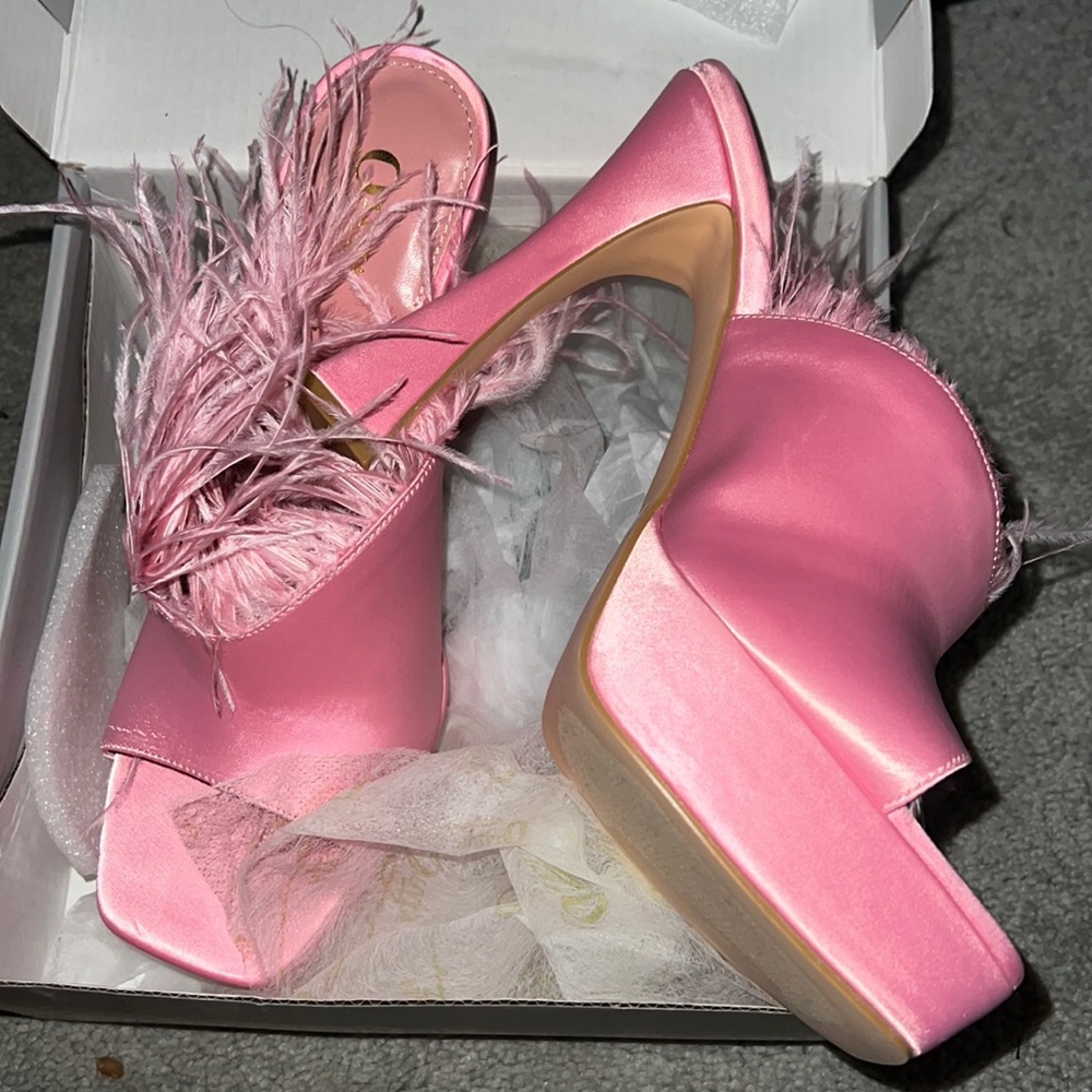 Pink heel shoes